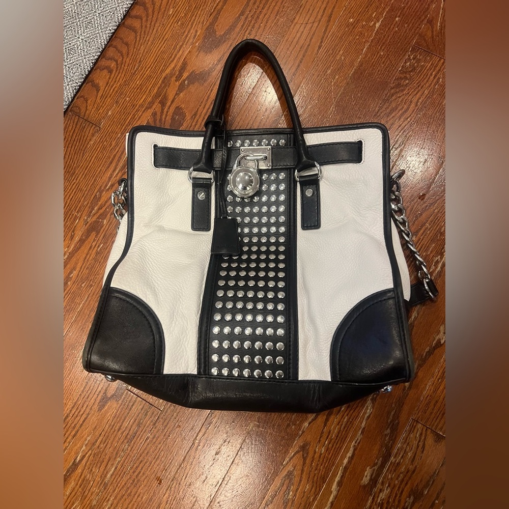 Michaelโ Kors Limited Edition leather bag